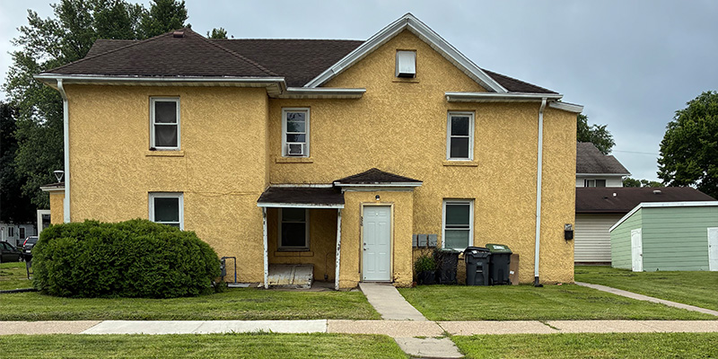 Triplex unit available for rent